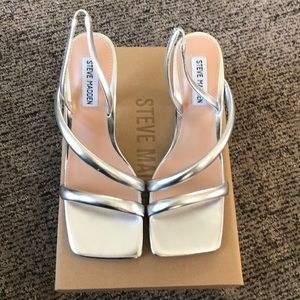 New Steve Madden, Elizabeth Silver, Size 8.5